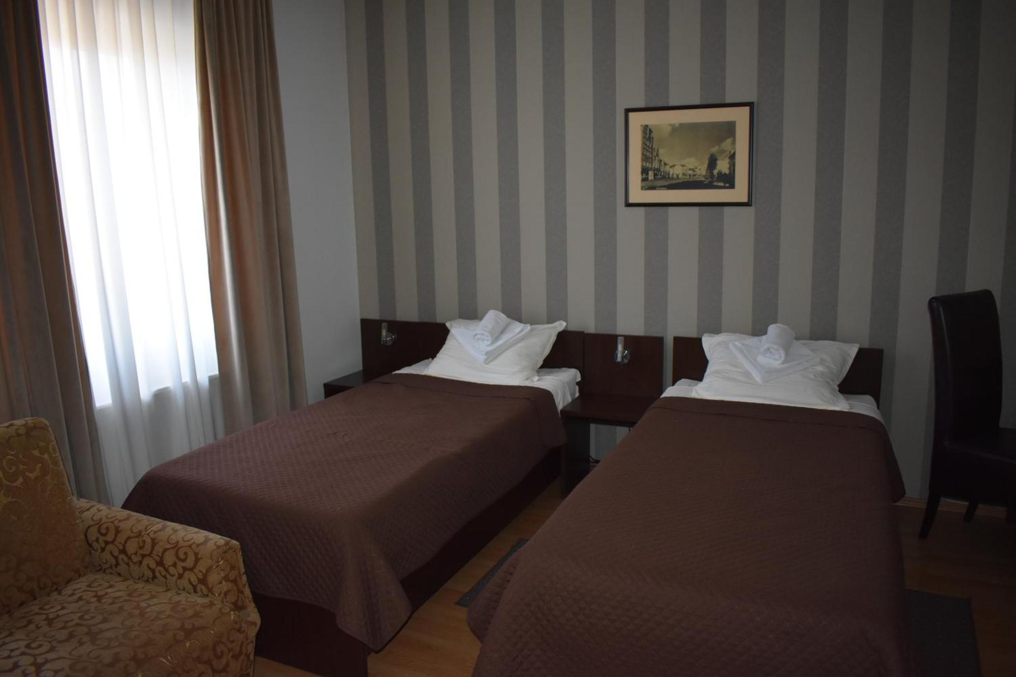 Garni Hotel Lion ヤゴディナ エクステリア 写真
